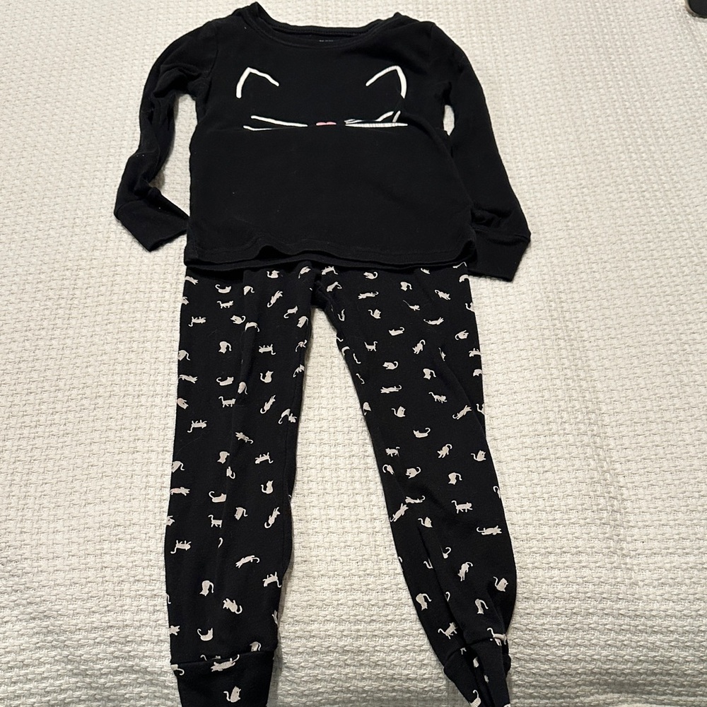 Old Navy size 4T Black Cat Print Kids Pajamas. Like new